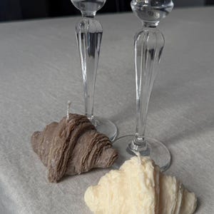 Świeca Croissant – realistyczna świeca z ciasta francuskiego, ręcznie robiona dekoracja z wosku sojowego, fantazyjny prezent do kuchni, akcent domowy inspirowany piekarnią
