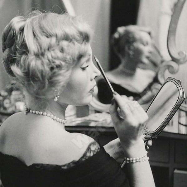 Zsa Zsa Gabor Applying Makeup ~ Wall Art Photo Posters Movies Celeb Celebrity Canvas Pictures Vintage Actress Celebrities Prints RePrint