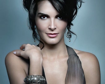 ANGIE HARMON Photo ~ Art Posters Movies Canvas Celebrity Photos Actress Celebrities Office Room Actress Model Home Metal Print REPRINT