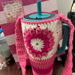 Porta-copos/padrão crossbody Krochet Kween 40 onças