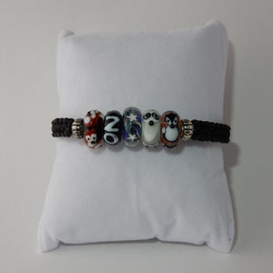 Pulsera de cristal de Murano con 5 cuentas negras ensartadas hechas a mano