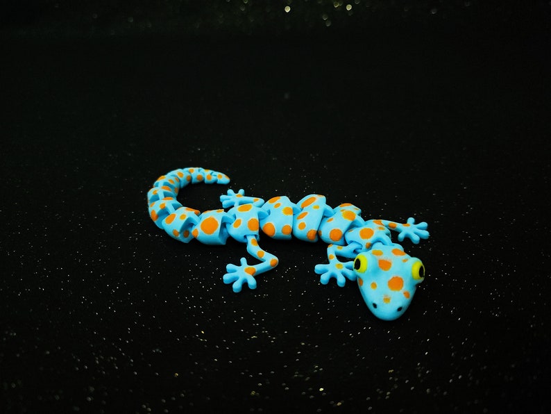 3D Printed Articulating Lizard Super Flexible Multicolored Sculpture