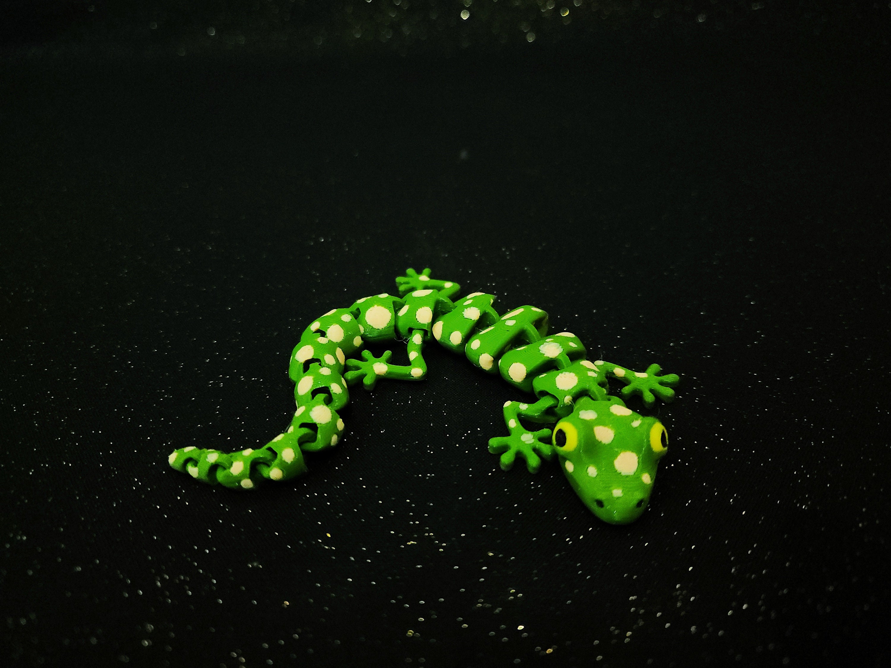 3D Printed Articulating Lizard Super Flexible Multicolored Sculpture