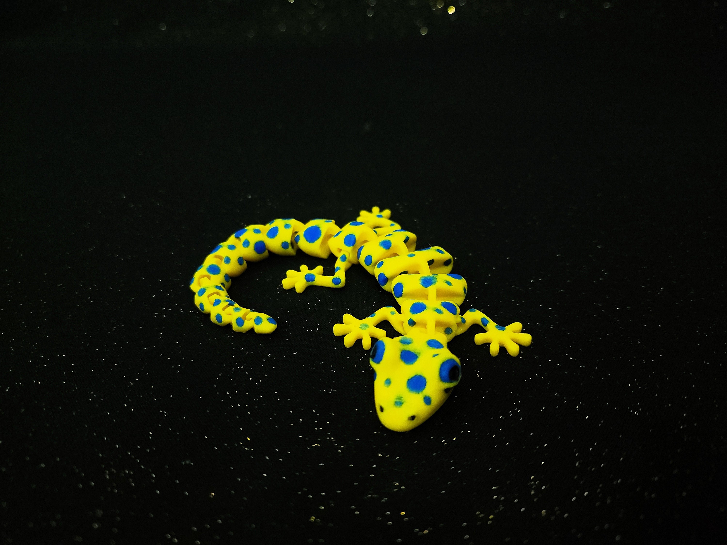 3D Printed Articulating Lizard Super Flexible Multicolored Sculpture