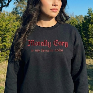 Morally Grey Is My Favorite Color Broderad tröja RÖD tråd | BookTok Fantasy Romantik, Mörk Romantik, Bokälskare, Present till henne