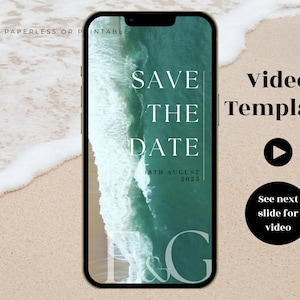 以下が含まれることがあります： スマートフォン画面に、海の波を背景にした「Save the Date」ビデオテンプレートが表示されています。「Save the Date」、日付「2025年8月18日」、イニシャルなどのテキストが含まれています。再生ボタンと「See next slide for video」も表示されています。
