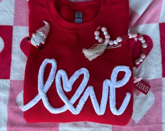 Love Chenille Sweatshirt, Valentine’s Day Sweatshirt, Chenille Yarn love Sweatshirt, Valentines Day, Love