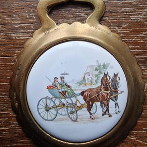 Vintage Porzellan Paar im Wagen Pferd aus Messing