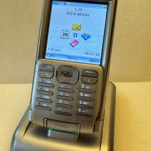 Unlocked Sony Ericsson P990i with chargers