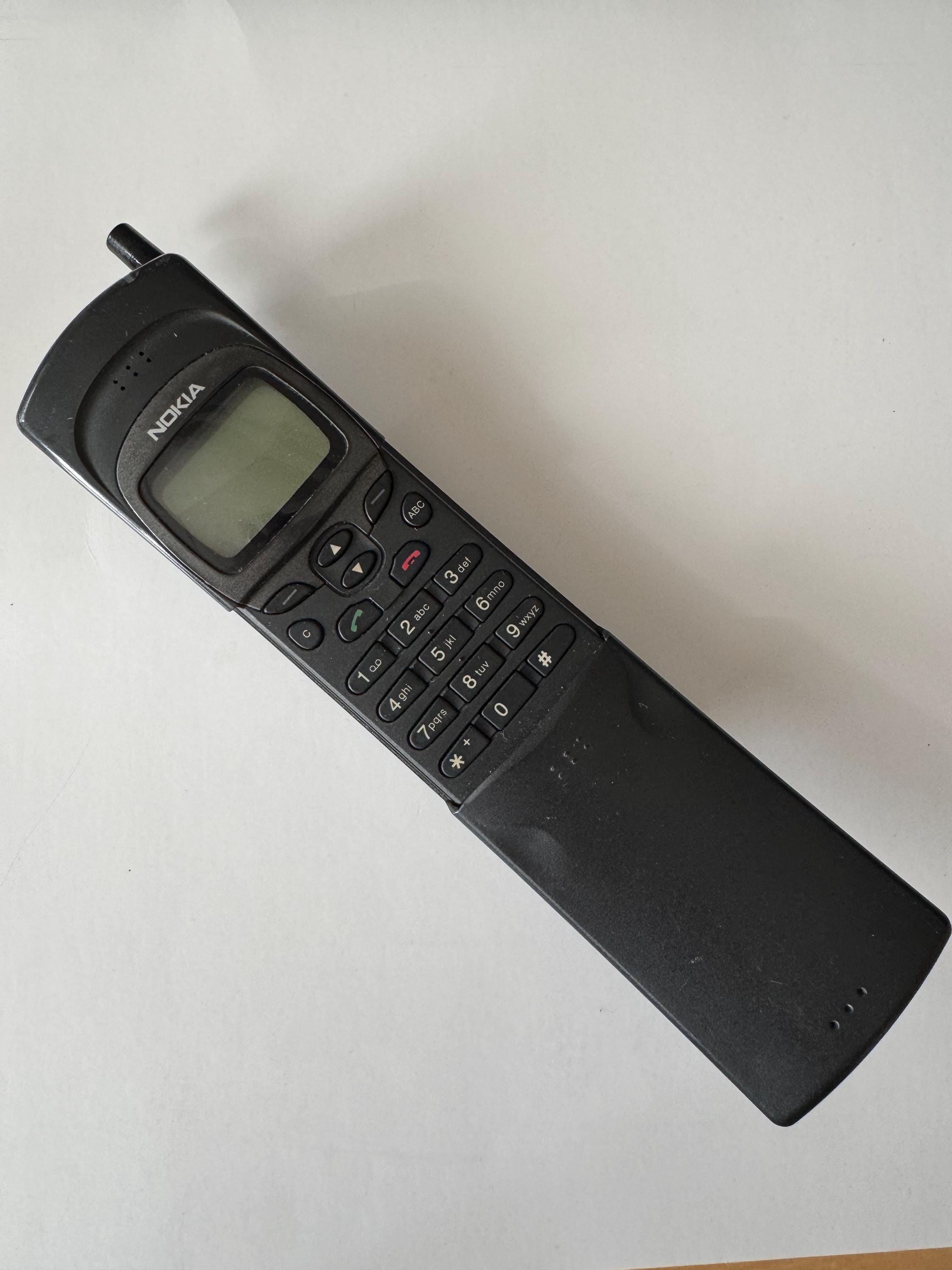 レトロ ダイヤル式電話 アイボリー “The CUTIE” 01v46abOA8L._SS200_.jpg