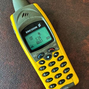 Ericsson  R319s yellow , unlocked network