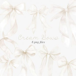 Puede incluir: Ilustración en acuarela de ocho lazos color crema con largas cintas fluidas. Los lazos están dispuestos sobre un fondo blanco. El texto "Cream Bows" y "8 png files" está escrito en color crema claro.