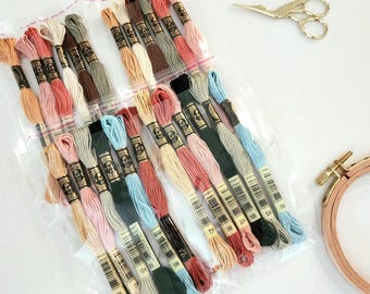 Hilo de bordar DMC para manualidades con aguja. Suministros para bordar a mano. Costura y manualidades.