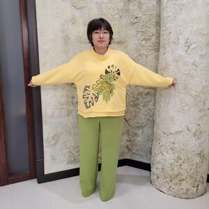 Women's warm suit. 80% cotton and 20% polyester. Fall, Winter, and Spring. With Monstera deliciosa appliqués.