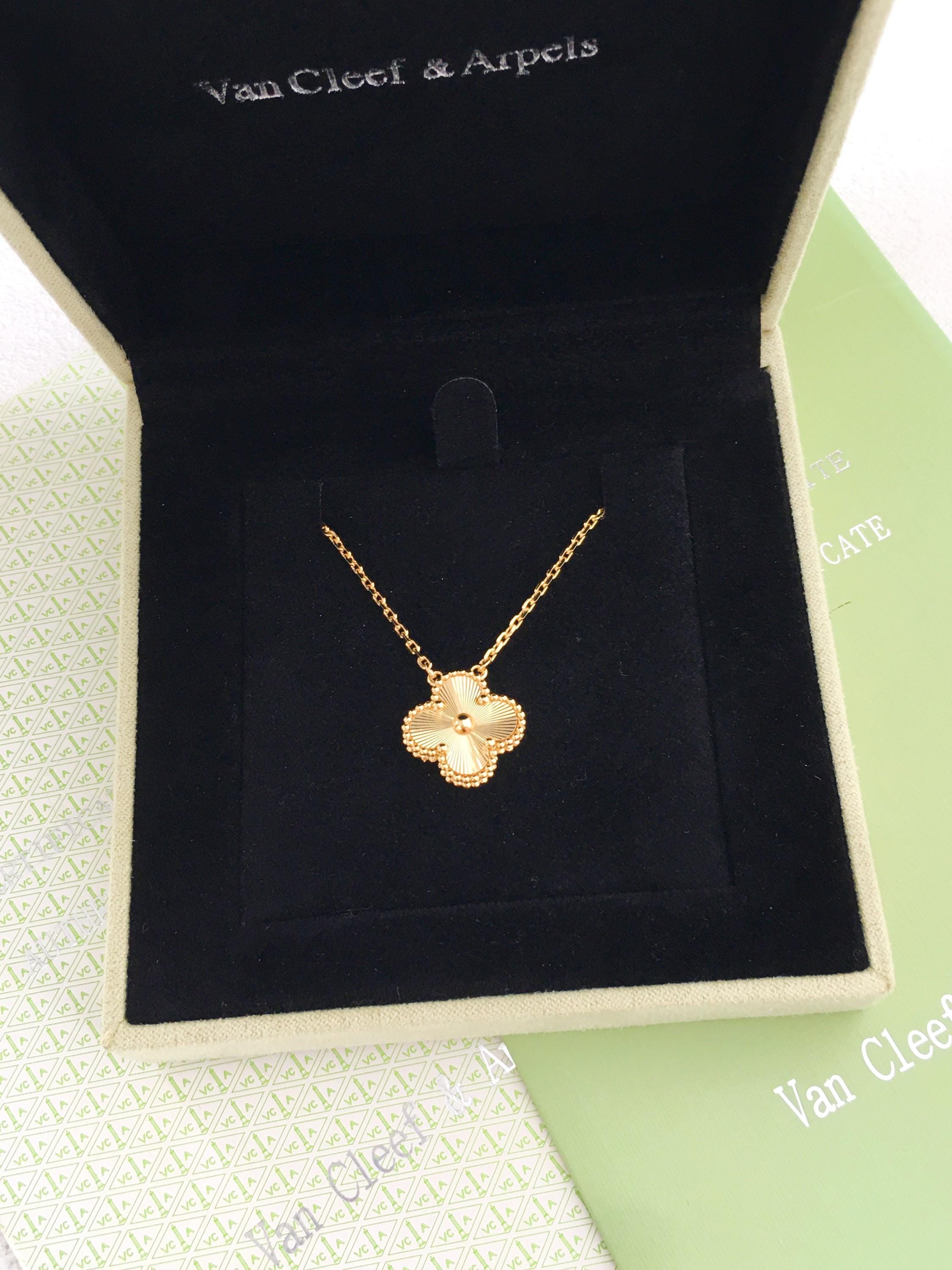 Van Cleef Necklace Box Sweden