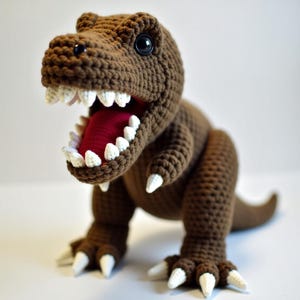 手作りかぎ針編みのT-Rex恐竜ぬいぐるみ - ブラウンのアミグルミ恐竜ギフト、子供へのプレゼント、男の子の部屋の装飾、ベビーシャワーのギフト、かわいいぬいぐるみ