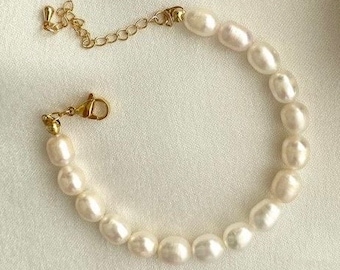 Wedding Jewelry - Freshwater Pearl Bracelet - Mother of Pearl Bracelet - 18K Gold Plated Shell Pendant - Women’s day gift