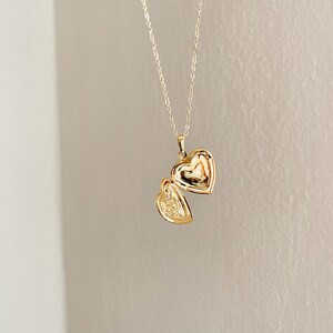 Locket Necklace with Photo, Engraved Oval Necklace, Photo Necklace in Gold, Memorial Jewelry, Anniversary Gift, Mom Gift, Mothers Day Gift