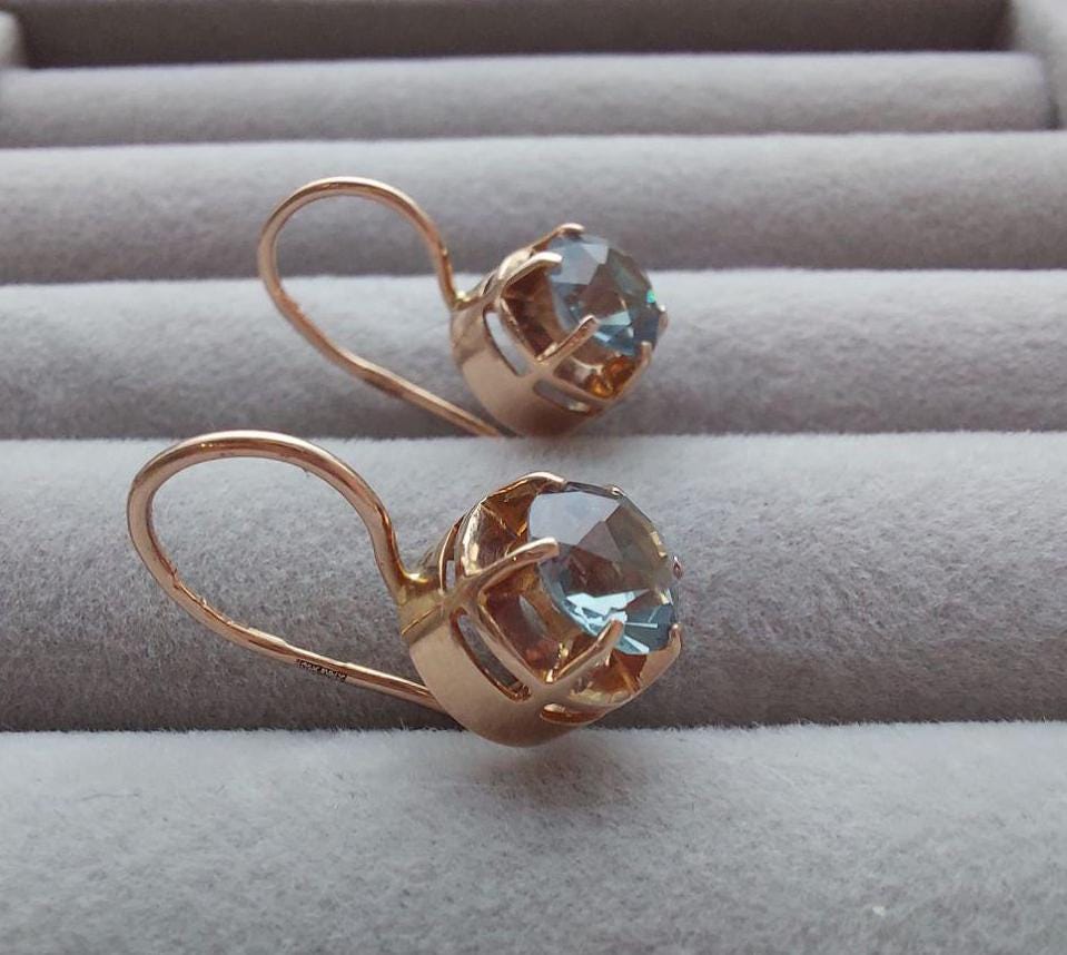 Original Vintage 14K gold earrings with Alexandrite