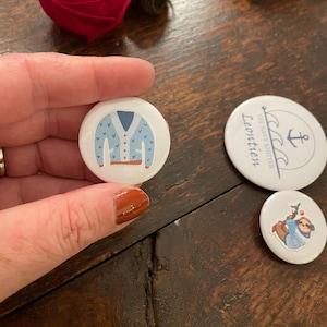 Badge Button klein (32 mm) med design till val av med ditt namn