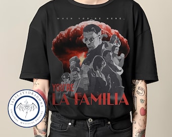 Wenn du hier bist, bist du La Familia | D&D Würfel | D&D TShirt | Abmaß 20| Dungeons & Dragons | Abmaß 20| Brennan Lee Muligan