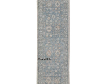 Alfombra de pasillo estilo Oushak anudada a mano - Alfombra de lana desgastada en tonos azul y verde salvia - Alfombra de pasillo con diseño floral de inspiración vintage - Alfombra de cocina bohemia chic