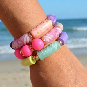 Colorful Trio Resin Stretch Bracelet  – Pastel Pink, Gold Accents