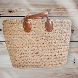 WICKER BASKET, with leather handle. Wicker basket with leather handle