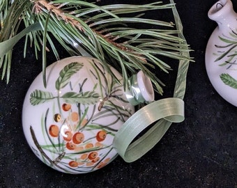Christmas tree ball made of hand-painted porcelain