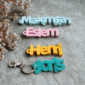 Schlüsselanhänger personalisiert mit Namen, 3D Namensanhänger aus PLA, Geschenk für klein & groß, robust, inkl. Schlüsselring und Karabiner