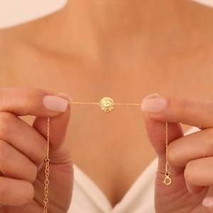 かわいいゴールドのライオンブレスレット、ライオンの頭が付いたライオンチャームブレスレット、レオジュエリー、ライオンの星座ギフト、占星術ジュエリー、動物ジュエリー
