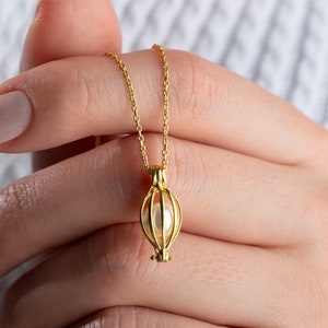 Zierliche Gold Perle Käfig Halskette, Süßwasser Perle Halskette mit Silber Käfig, Bridesmadi Halskette, Brauthalskette, Hochzeitsgeschenk, Mom Geschenk