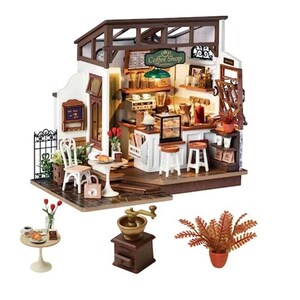Puede incluir: Una casa de muñecas en miniatura que representa una cafetería con un exterior blanco, un techo marrón y un techo de cristal. La cafetería tiene un mostrador con una máquina de café, pasteles y un letrero que dice "Coffee Shop". Hay una pequeña terraza con una mesa y sillas, y una planta en maceta.