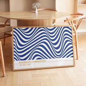 Horizontaler blauer Bauhaus-Druck – Abstrakte Mid-Century Modern Wandkunst – Ästhetisches digitales Raumdekor – druckbares Poster