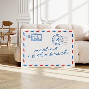 Impresión de postal "Encuéntrame en la playa": Arte mural costero moderno en azul y rojo - Decoración playera digital