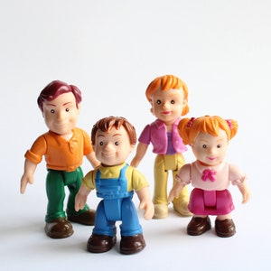 Zestaw 4 zabawek vintage, miniaturowe zabawki vintage, urocze zabawki rodzinne, natychmiastowa kolekcja, nieznane marki, plastikowe zabawki