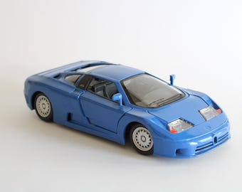 1992 Bugatti Model Car: Maisto 1/24 Scale Collector