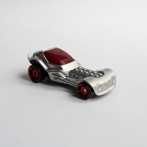 2007 Hotwheels Concept Car: Silver McDonald&#39;s Happy Meal Toy