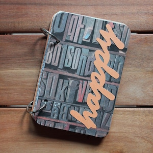 Journal fait main, carnet avec anneaux en métal, cadeau de Nouvel An, cadeau fait main, comprend du papier cartonné, des étiquettes, des enveloppes et de vieux livres en papier