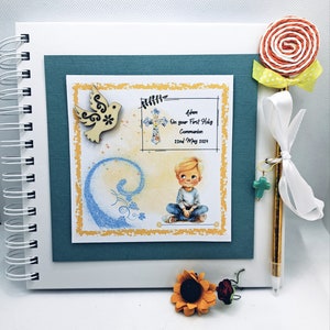 Álbum de fotos de Primera Comunión, álbum de recuerdos personalizado y marco personalizado. Marcapáginas a juego de regalo. Tarjeta de regalo.