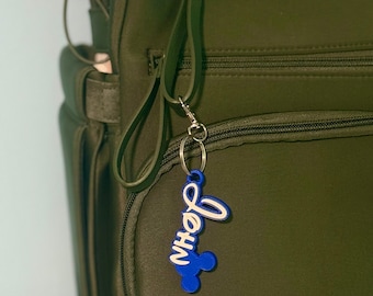 Etiqueta personalizada para bolso cambiador inspirada en Disney, llavero personalizado con nombre inspirado en Disney, etiqueta para cochecito, mochila, adorno para bolso de parque temático, regalo para bebé
