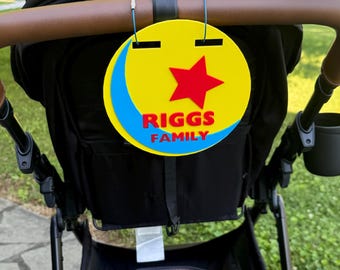 Etiqueta personalizada para cochecito inspirada en Toy Story de Pixar / Etiqueta con nombre familiar / Regalo para baby shower, regalo para papá primerizo, regalo para mamá primeriza, letrero con el nombre del bebé