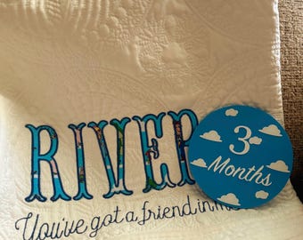 Marcadores de hitos personalizados para bebés / Discos mensuales con temática de nubes / Set de 1 a 12 meses / Accesorios para fotos de bebés, regalo para la habitación del bebé, regalo para baby shower