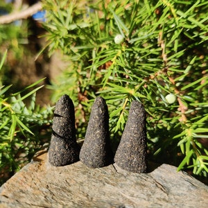Räucherkegel - Wacholder Reinigen - 7Stk - handmade Originalrezept - 100% Natur - rituelle Räucherung - verräuchernd
