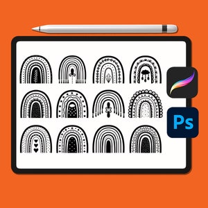 Könnte beinhalten: Eine digitale Illustration auf einem Tablet mit einer Sammlung von schwarz-weißen Regenbogen-Designs. Die Regenbögen haben verschiedene Muster und Dekorationen. Ein Stift liegt auf dem Tablet, mit Procreate- und Photoshop-App-Symbolen.