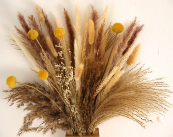 Dried flower bouquet with wall vase, dried flowers