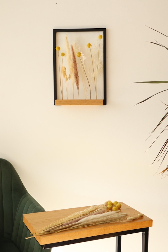 Wanddekoration, Wanddeko aus Eiche mit Metallrahmen und Trockenblumen, Tischdeko
