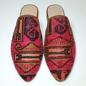 women Sumak Kilim Mules 38EU(8US), Leather sole Slipper, One of a Kind shoes, handcrafted Kilim Slides, women&#39;s Kilim Slip ons