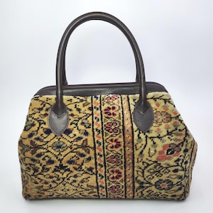 Original Carpet Bag, Handknotted Vintage Carpet Top handle Bag, One of a kind carpet bag, Handcrafted bag, Bohemian carpet bag, Carpet purse