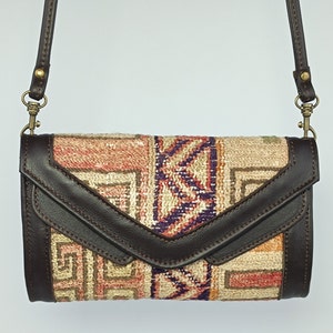 Cartera de mujer, Cartera de mujer marrón oscuro, Bolso bandolera Sumak Kilim, Cartera hecha a mano, estilo Boho, Regalo para amigos
